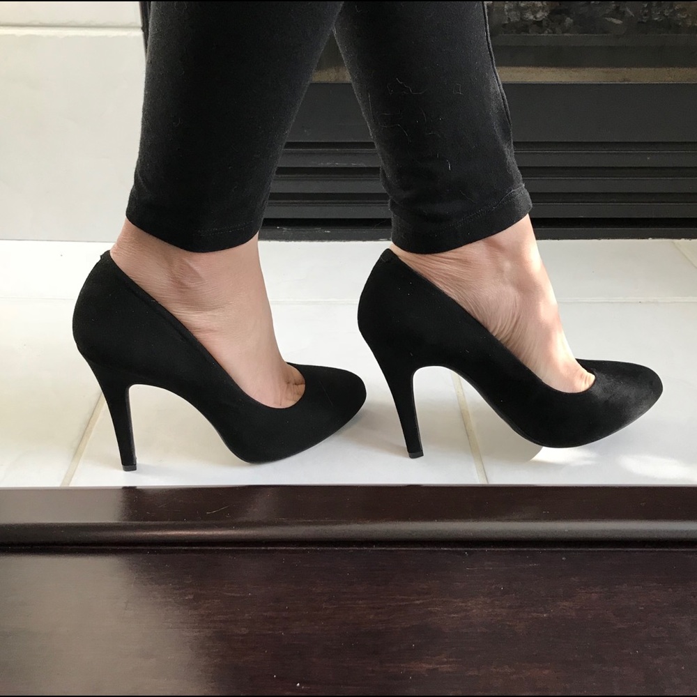 NWT Jessica Simpson black suede heels.Sz.7.